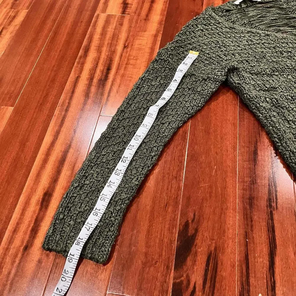ASTR The Label Olive Green Sweater V Neck Knit Long Sleeve Pullover Size Small - Picture 7 of 8